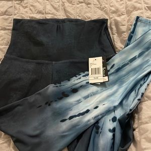 Dark blue to light blue leggings